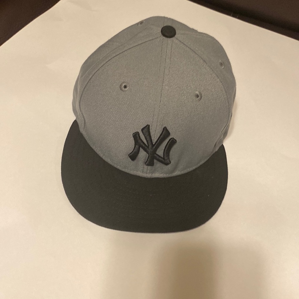 NEW ERA NEW YORK 59 FIFTY GENUINE MERCHANDISE CAP SIZE 7 55.8CM